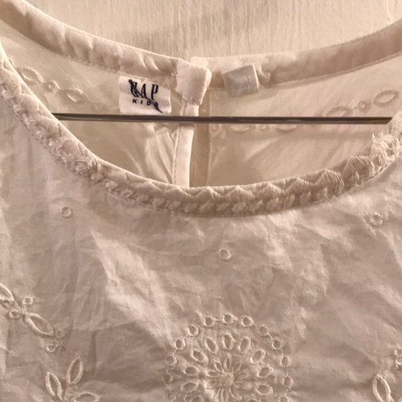 Gap Kids white eyelet shirt - Picture 2 of 4